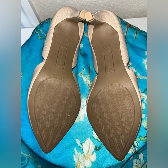 Bandolino Grenow Nude Almond Toe Pumps - Picture 10 of 11